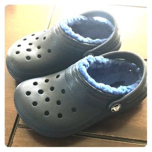 Toddler fuzzy lined Crocs